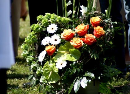 Pomnik dla Papieża Jana Pawła II w kwiatach